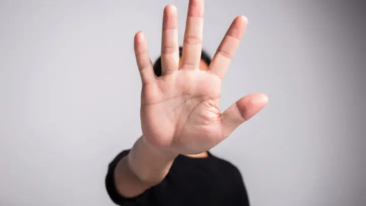 Ablehnung, abwehrende Haltung, Einwand, Vorwand